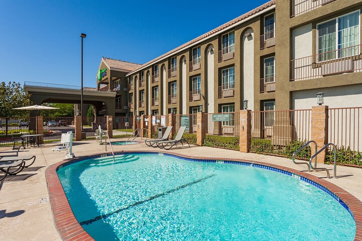 Pool 6 of 39