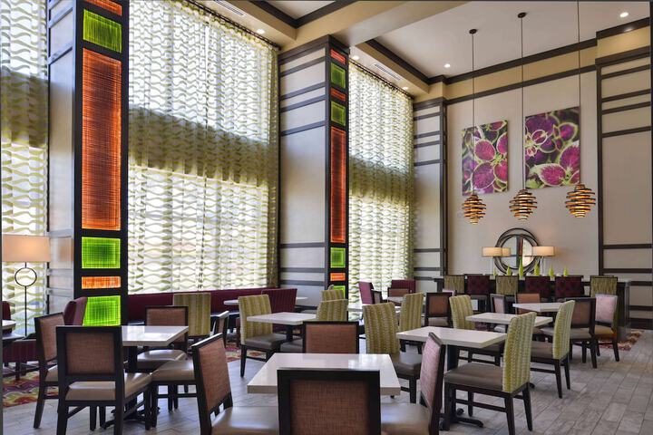 Hampton Inn & Suites Dallas Market Center
