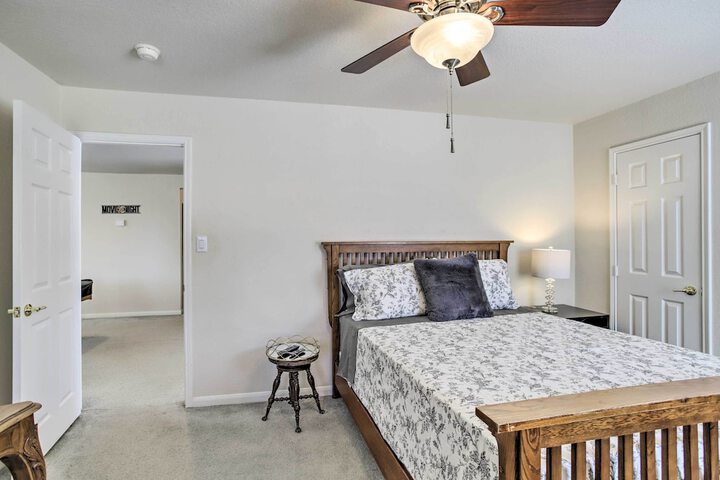 Luxe Home 30 Miles to Houston w / Pool & Grill