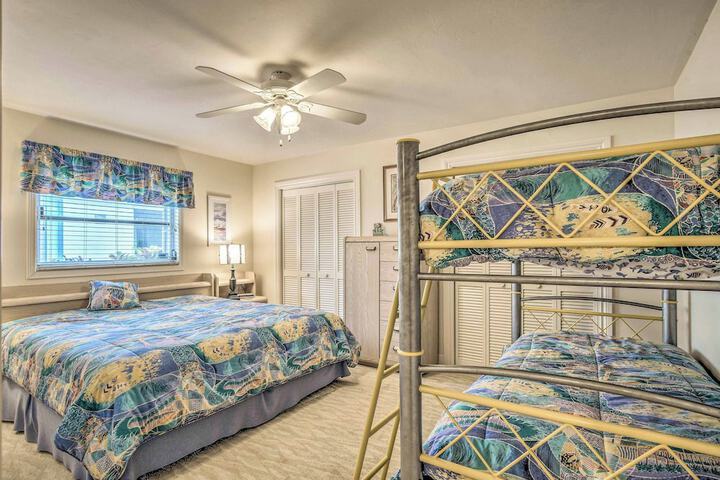 Spacious Naples Home 1 Mi to Vanderbilt Beach!