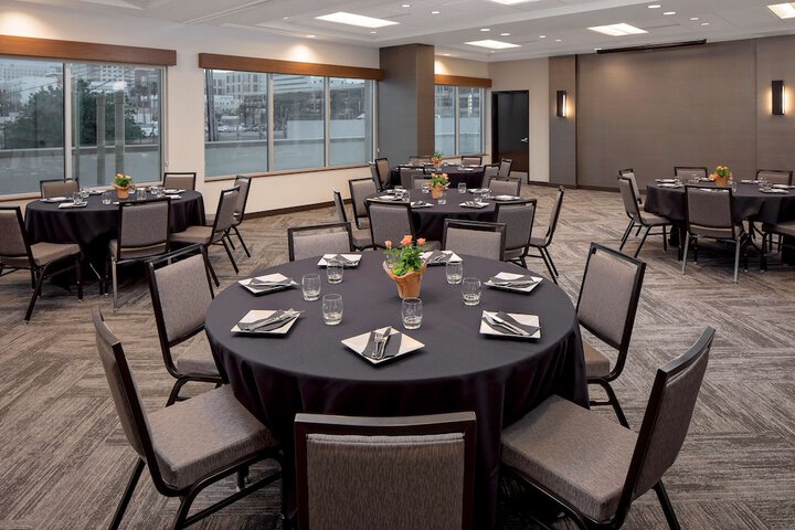 Hyatt Place Glendale / Los Angeles