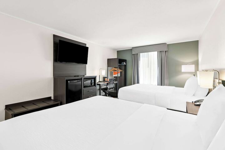 Room 25 of 33