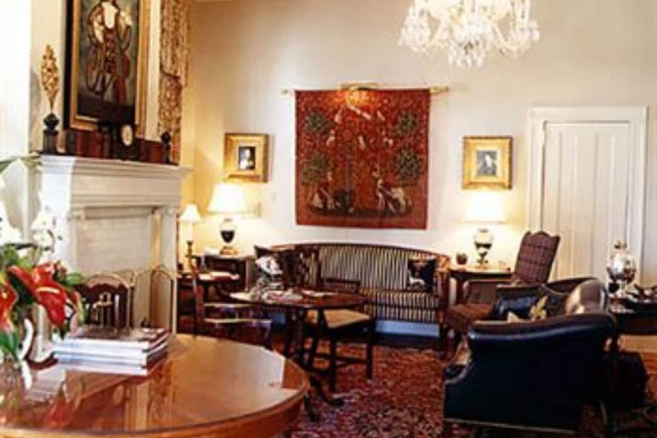 1842 Inn