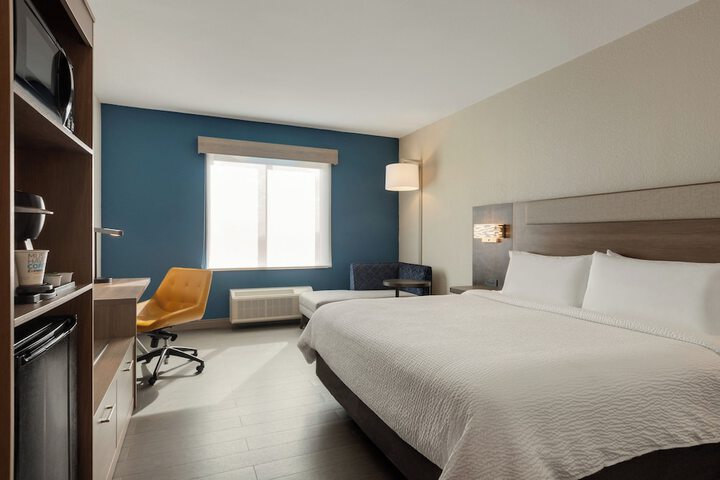 Holiday Inn Express & Suites Fort Lauderdale Airport South by IHG