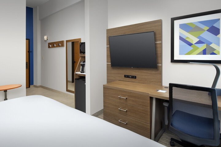 Room 16 of 37