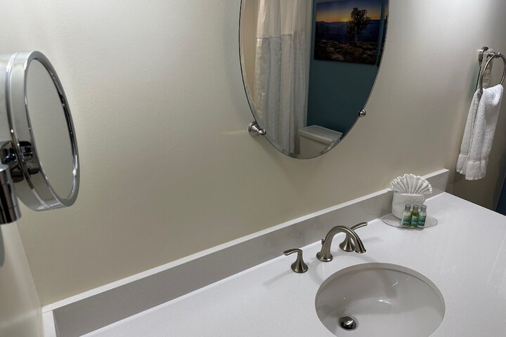 Room 34 of 64