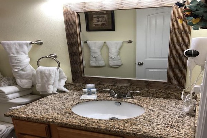 Beachgate CondoSuites and Oceanfront Resort