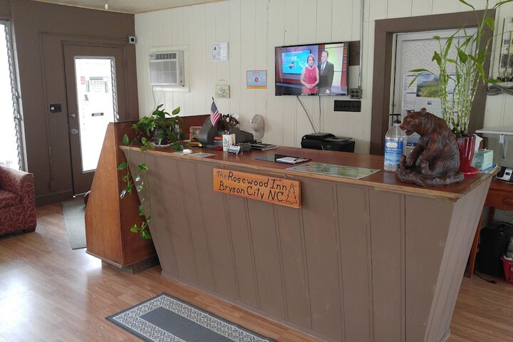 RoseWood Inn