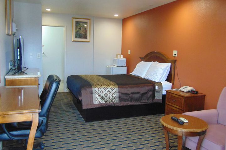 Corcoran Country Inn