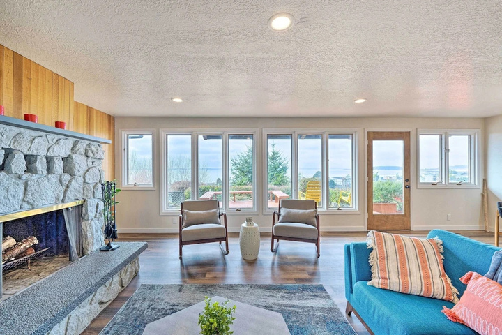 Lovely Coupeville Home w / Puget Sound Views!