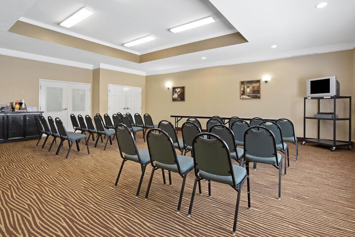 La Quinta Inn & Suites by Wyndham Pearland - Houston South