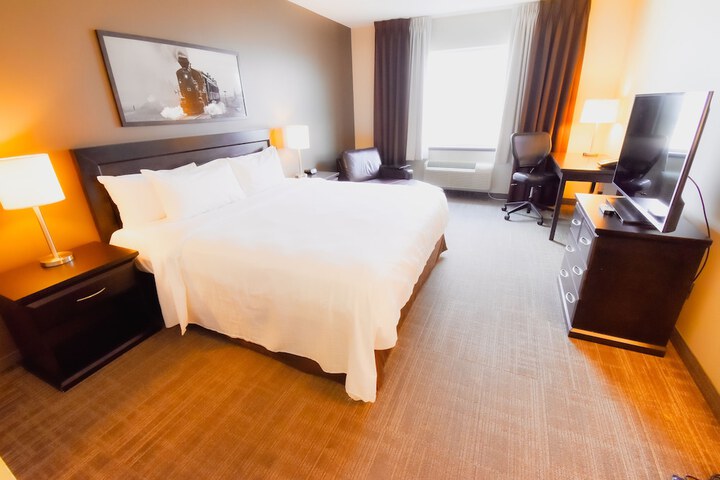 Room 6 of 33