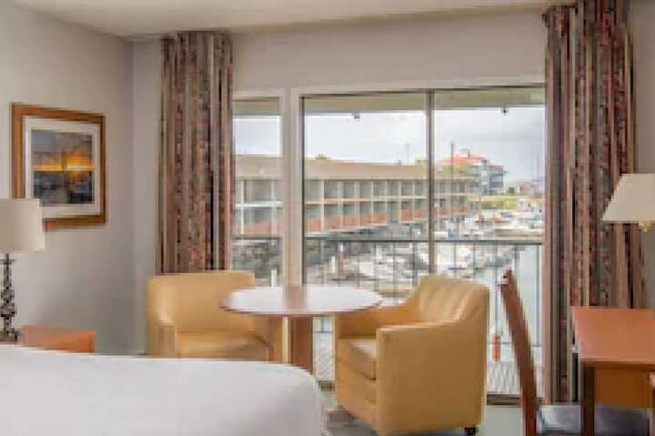 Astoria Riverwalk Inn