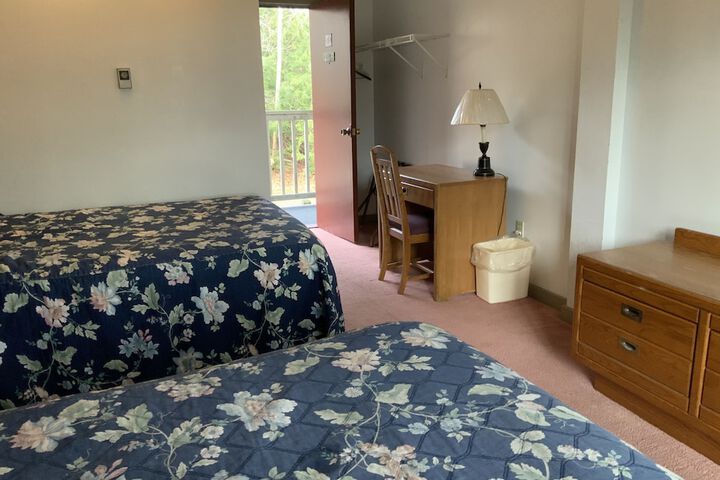 Room 5 of 8