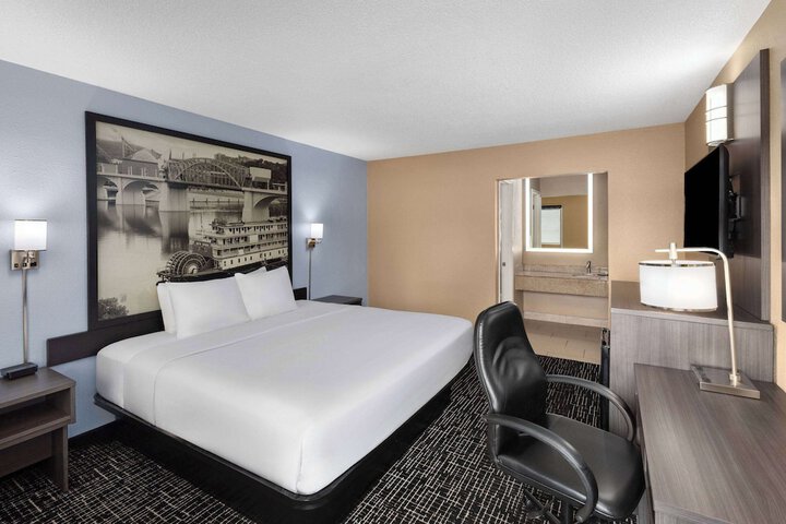 Room 30 of 58