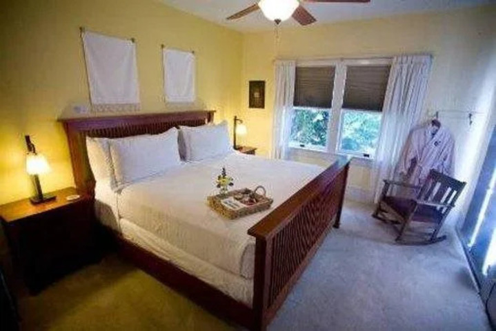 COOPER HOUSE BED & BREAKFAST INN
