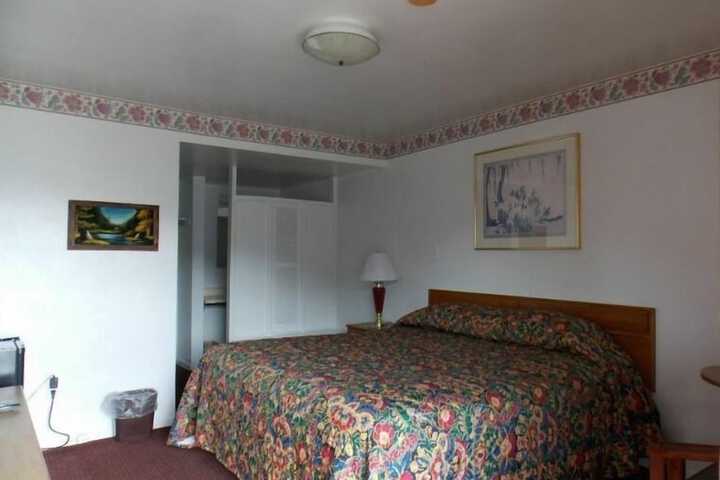 Room 27 of 39