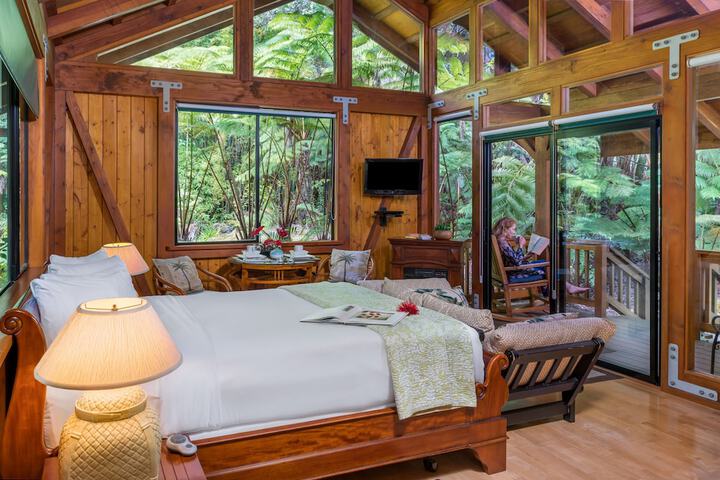Volcano Village Lodge
