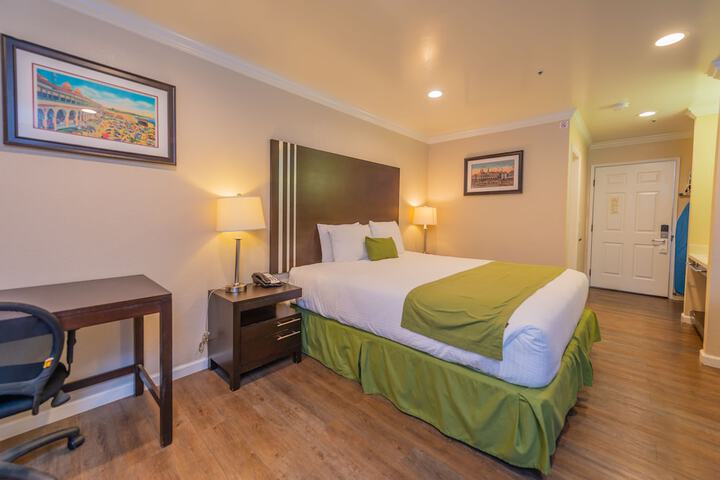 Room 32 of 38