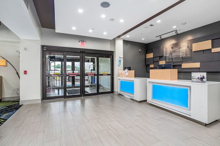 Holiday Inn Express Suites Van Buren-Ft Smith Area by IHG