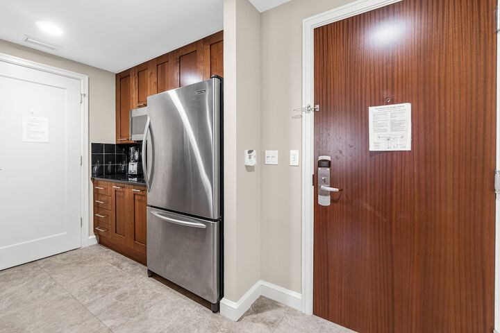 Room 213 of 412