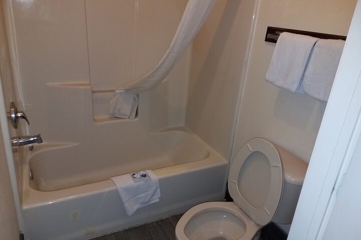 Room 30 of 34