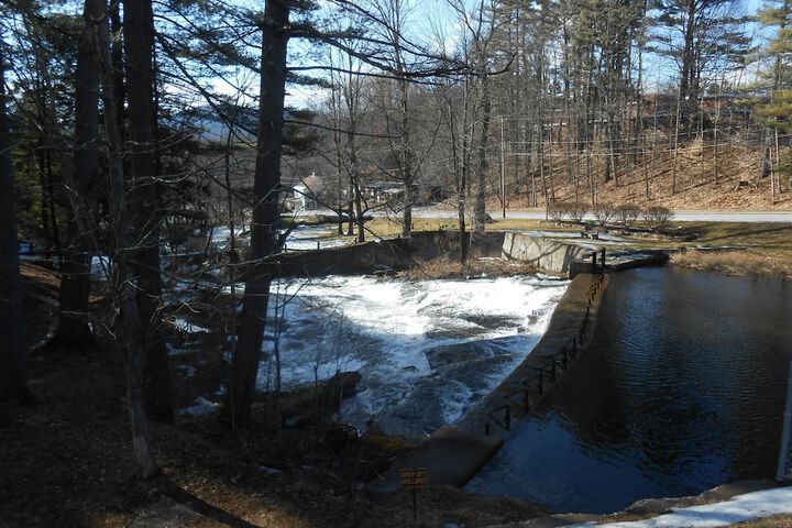 Rockwell Falls Inn and Wine Bar