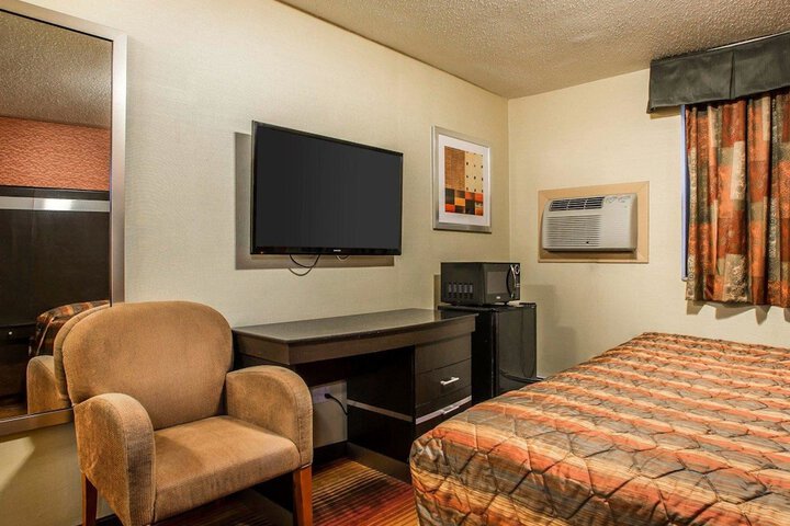 Room 18 of 26