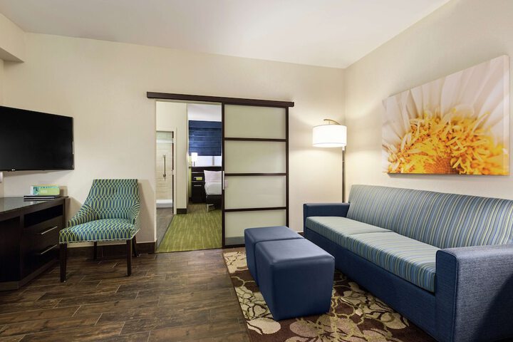 Room 17 of 34