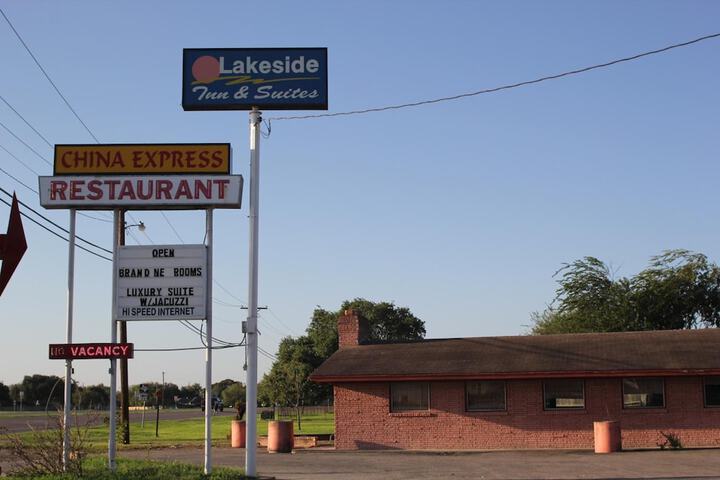 Lakeside Inn & Suites by OYO Mathis I 37