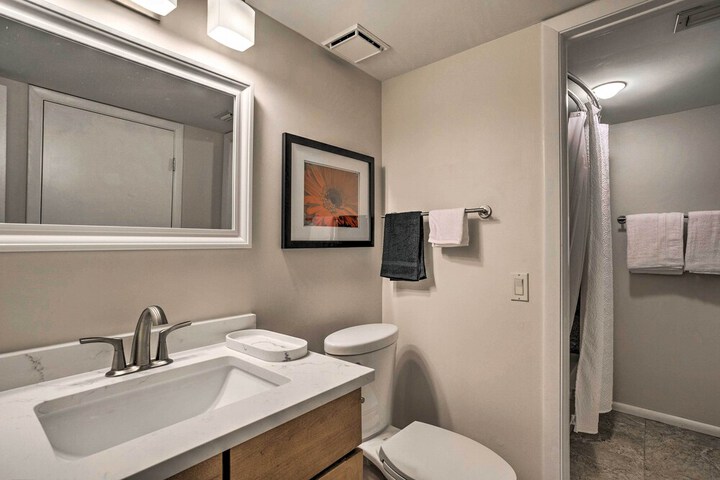 Jupiter Bay Condo w / Pool Half Mile to Beach!