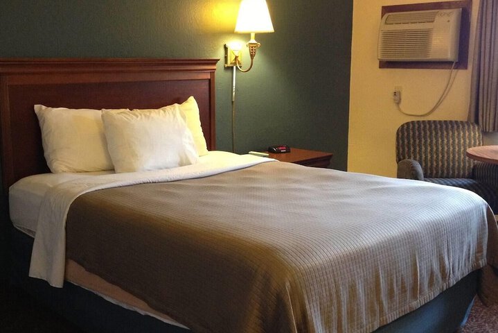 AmericInn by Wyndham Forest Lake