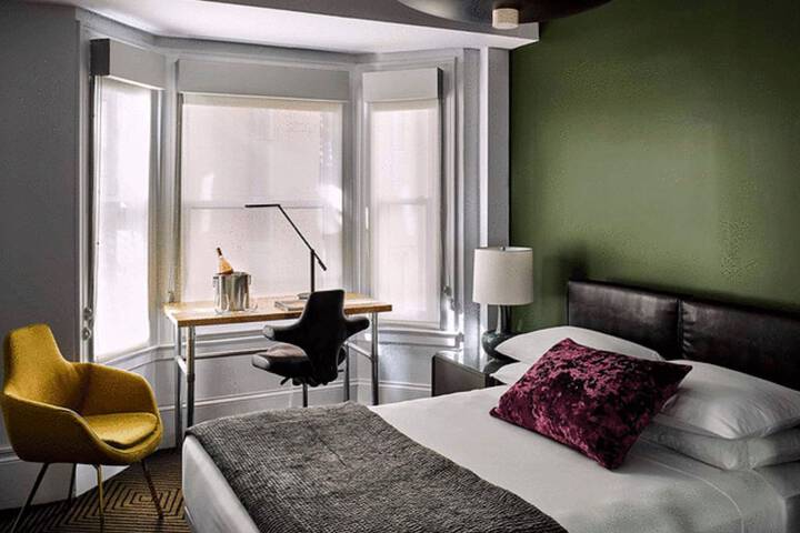 Room 16 of 43