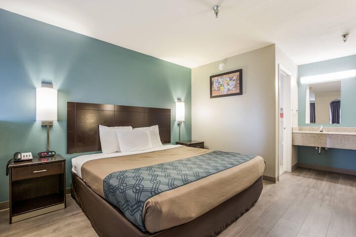 Econo Lodge Inn & Suites Brooks - Louisville South