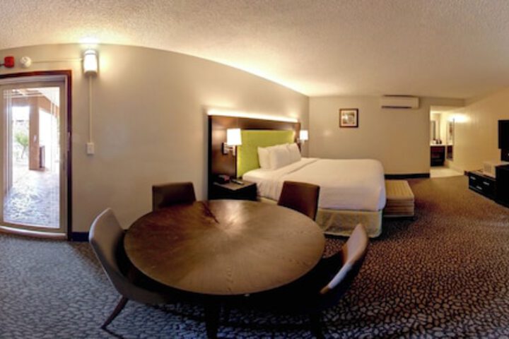 El Sendero Inn an Ascend Collection Hotel