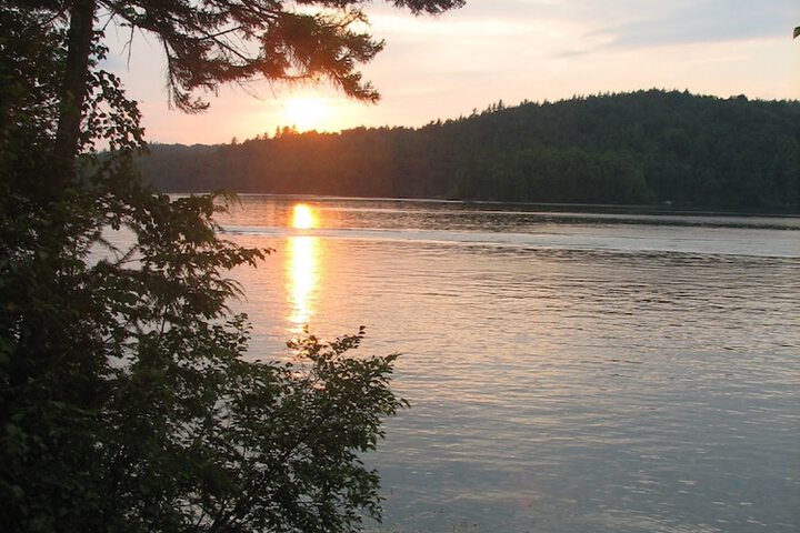 Kiwassa Lake Bed & Breakfast