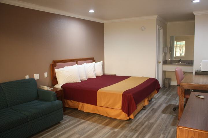 Room 6 of 37