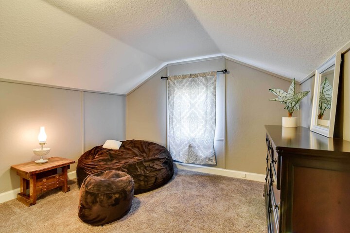 Charming Portland Home Walk to Light Rail!