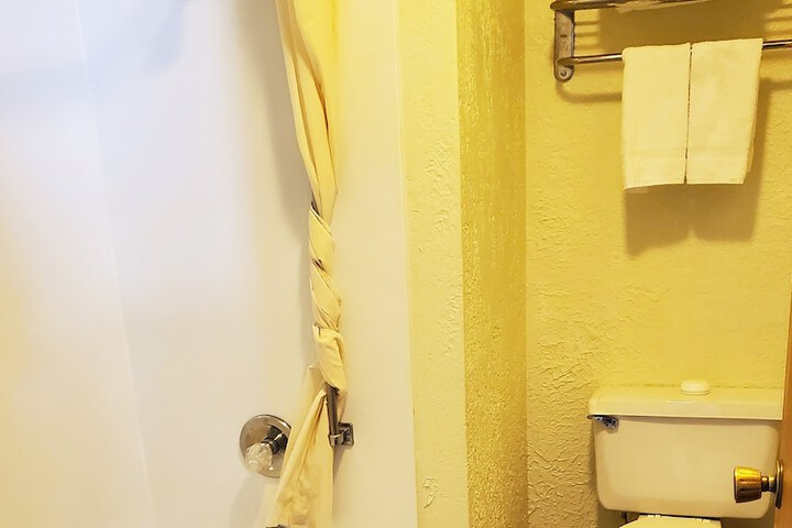 Room 9 of 27