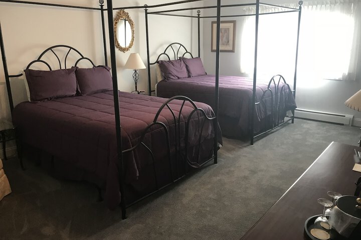 Long House Manor B & B