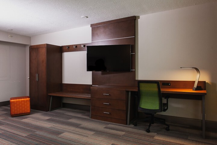 Room 11 of 36