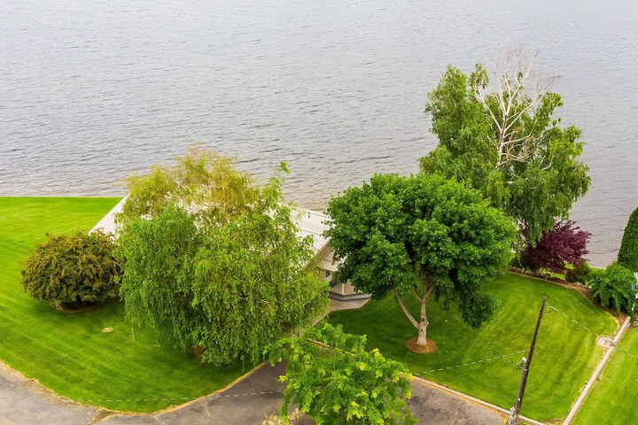 Linger Longer Lakeside Cottage