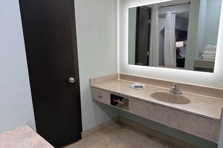 Wingate by Wyndham Livonia