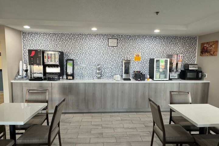Super 8 by Wyndham Reedsburg