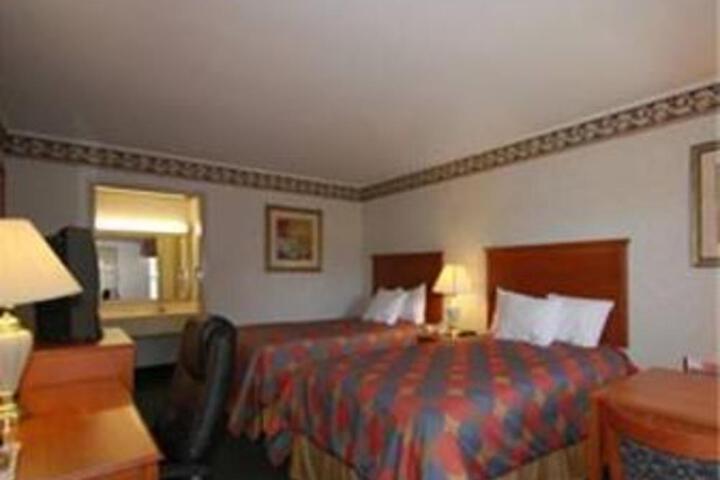 Super 8 by Wyndham Cave City