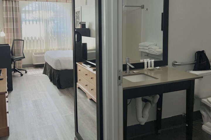 Room 26 of 46