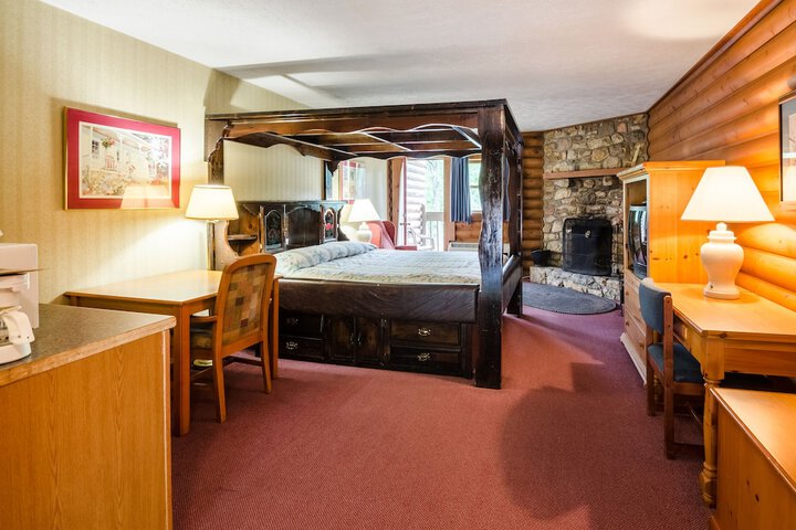 Highland Hills Motel and Cabins – a Master Hosts Resort