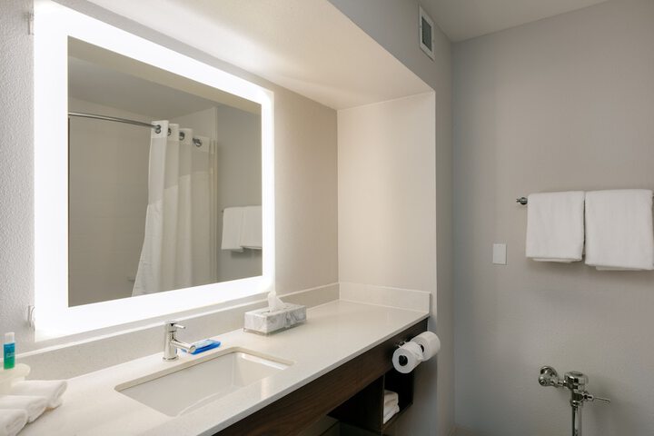 Room 32 of 64