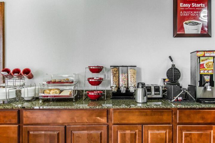 Econo Lodge Inn & Suites Enterprise