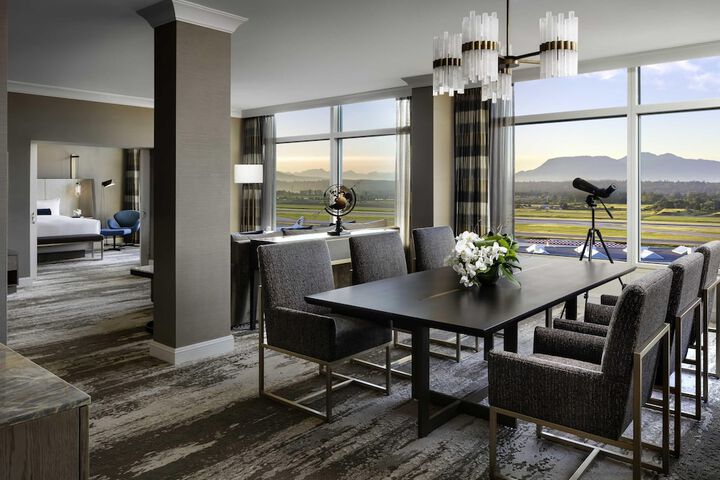 Fairmont Vancouver Airport In-Terminal Hotel